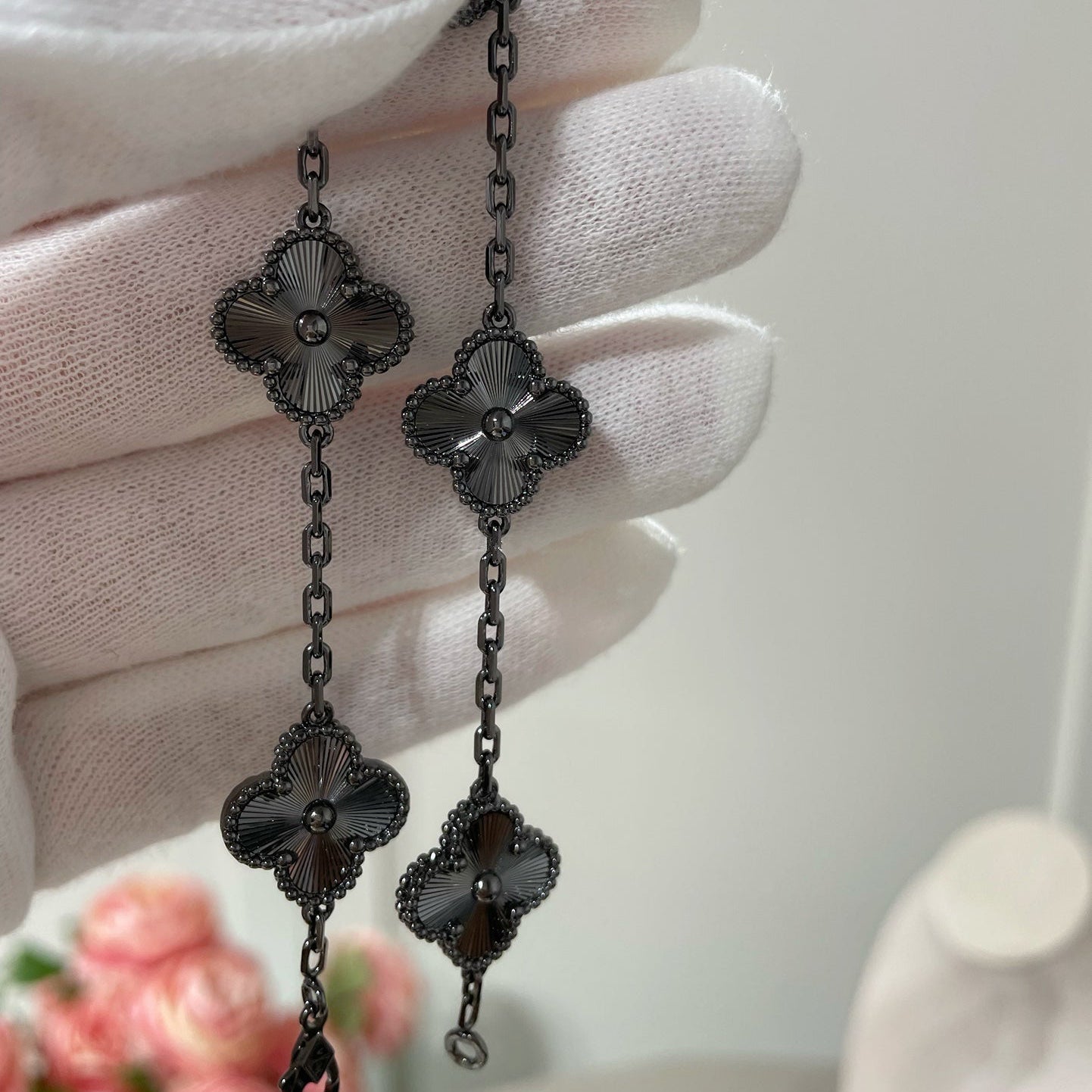 VCA CLOVER 5 MOTIF BLACK BRACELET