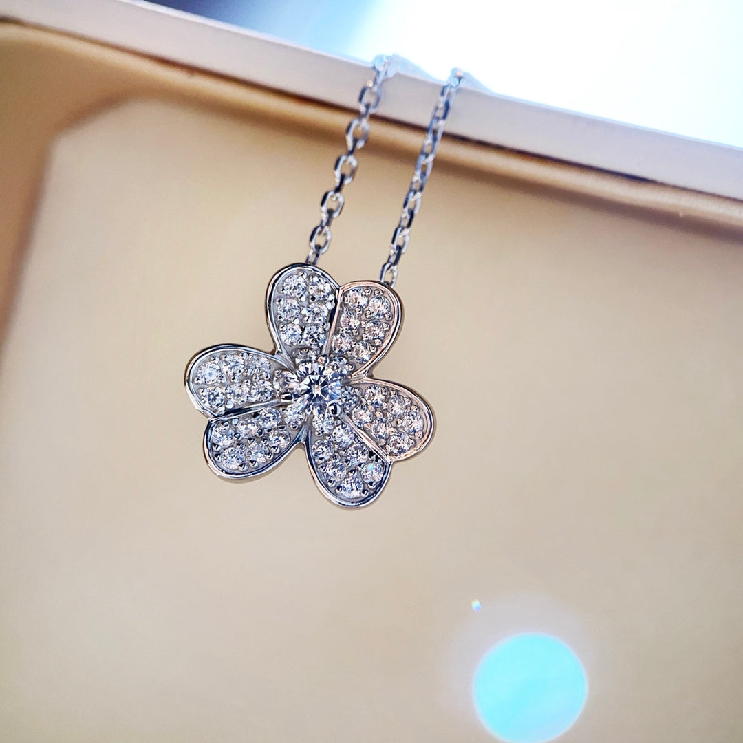 VCA CLOVER DIAMOND NECKLACE SILVER