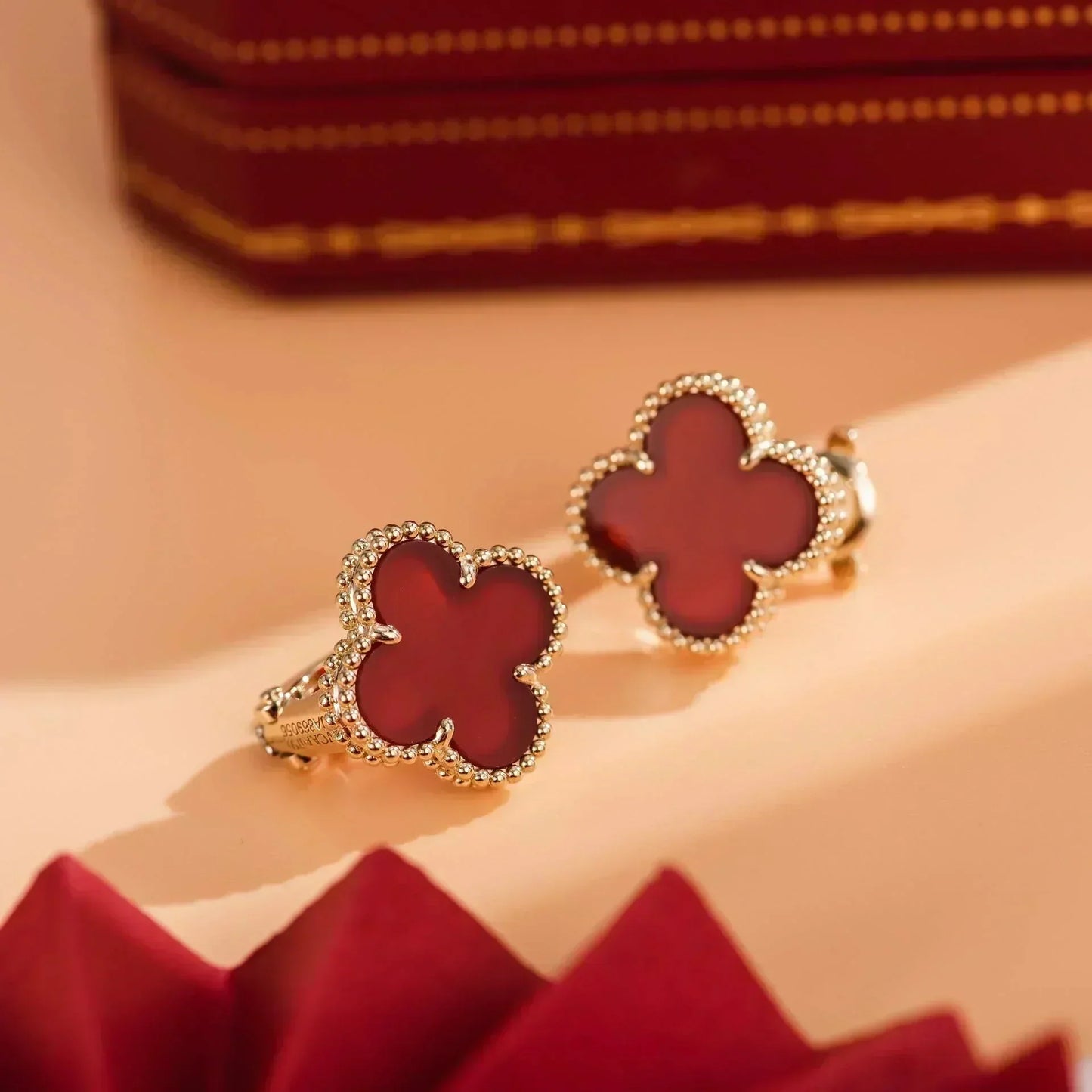 VCA CLOVER MEDIUM 1 MOTIFS CARNELIAN EARRINGS