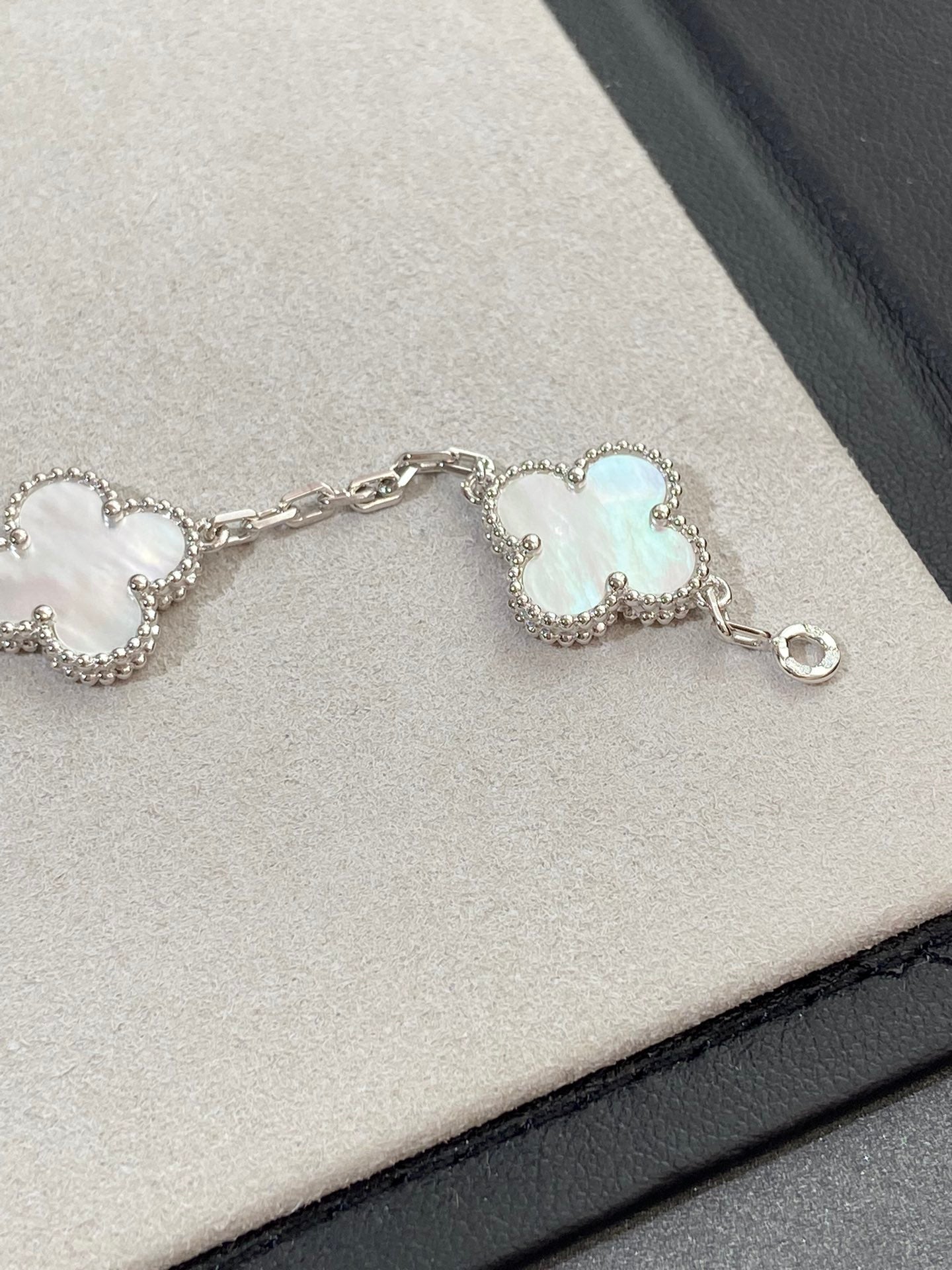 VCA CLOVER WHITE PEARL MOP 5 MOTIF BRACELET COLLECTION