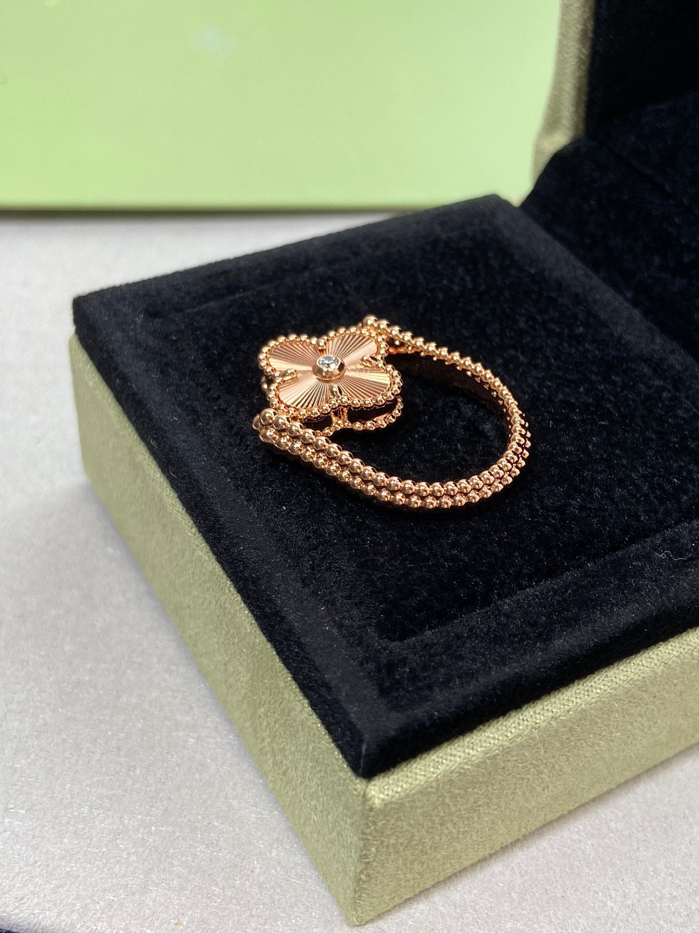VCA CLOVER RIVERSIBLE ROSE GOLD RING