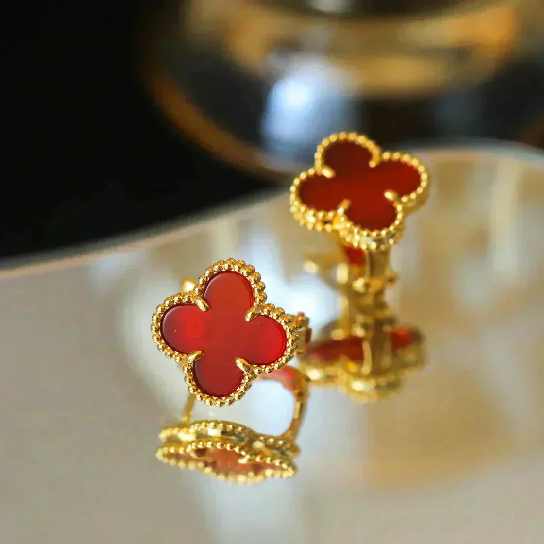 VCA CLOVER MEDIUM 1 MOTIFS CARNELIAN EARRINGS
