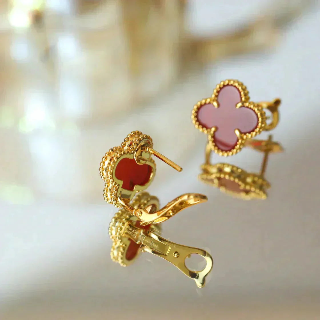 VCA CLOVER MEDIUM 1 MOTIFS CARNELIAN EARRINGS