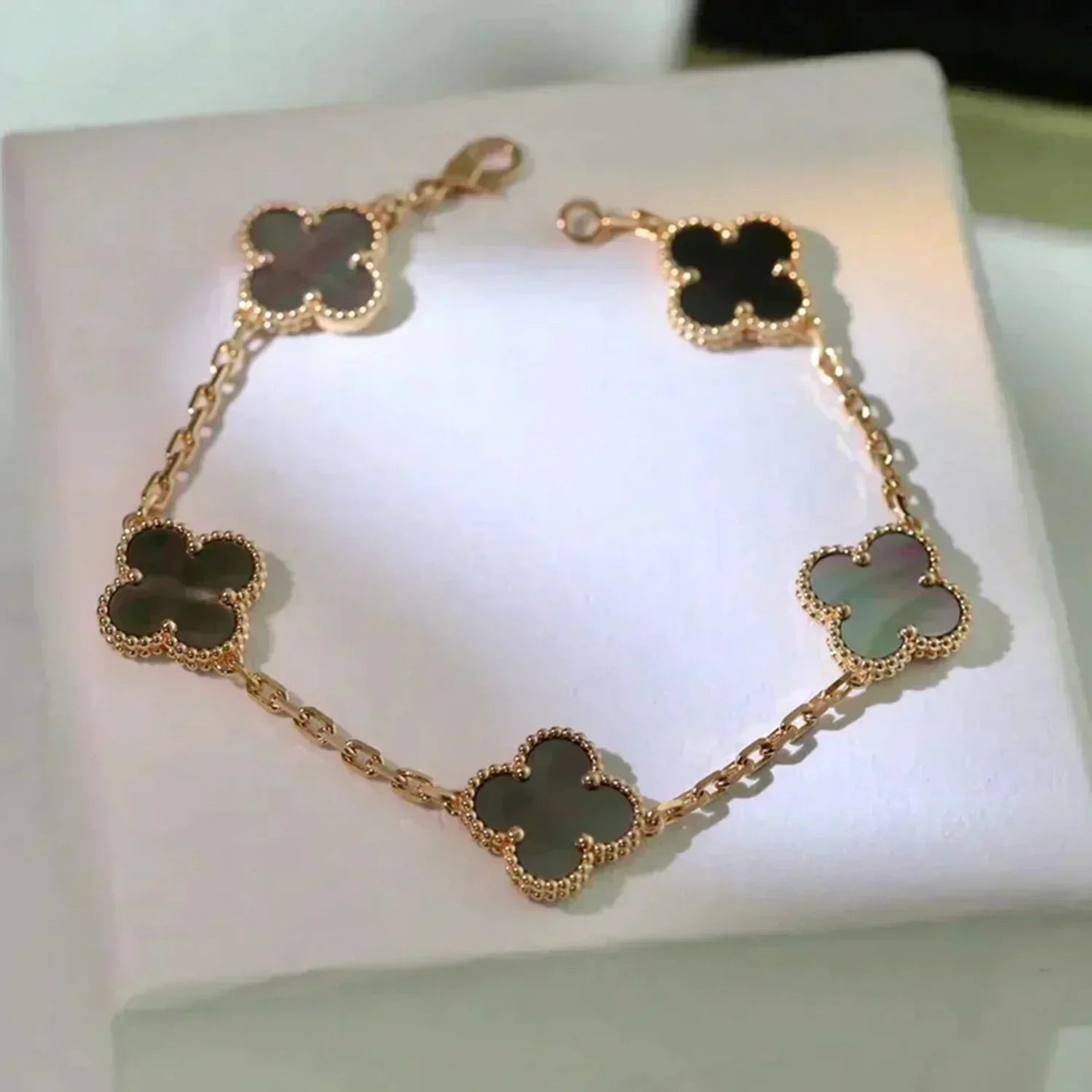 VCA CLOVER 5 MOTIF GRAY MOP BRACELET COLLECTION