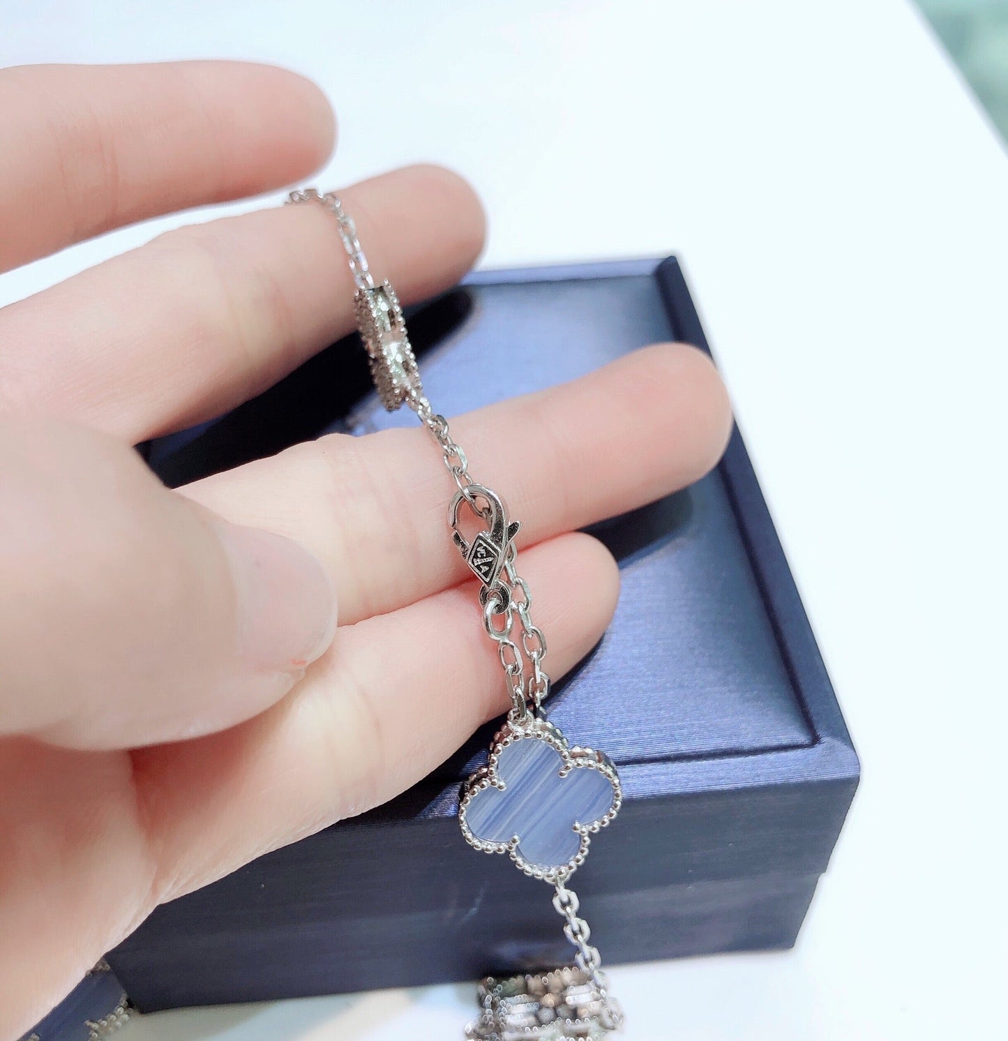 VCA CLOVER 10 MOTIFS CHALCEDONY DIAMONDS SILVER NECKLACE